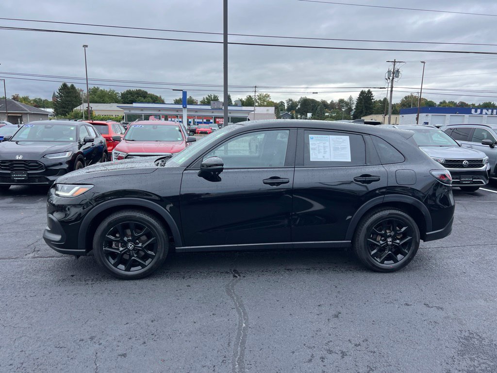 Used 2025 Honda HR-V Sport image 2