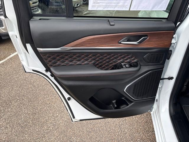 Used 2023 Jeep Grand Cherokee Summit w/ Luxury Tech Group V image 23