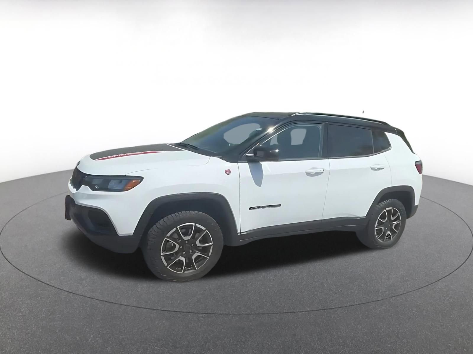 Used 2025 Jeep Compass Trailhawk AWD/4WD image 8