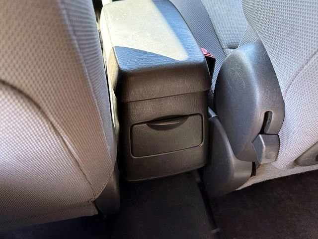 Used 2007 Pontiac Vibe w/ Preferred Package FWD image 11