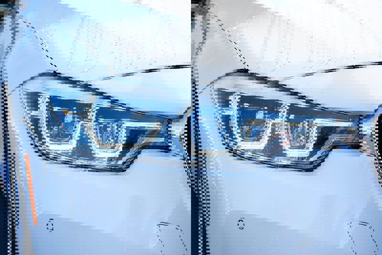 Used 2018 BMW 320i Sedan RWD image 4