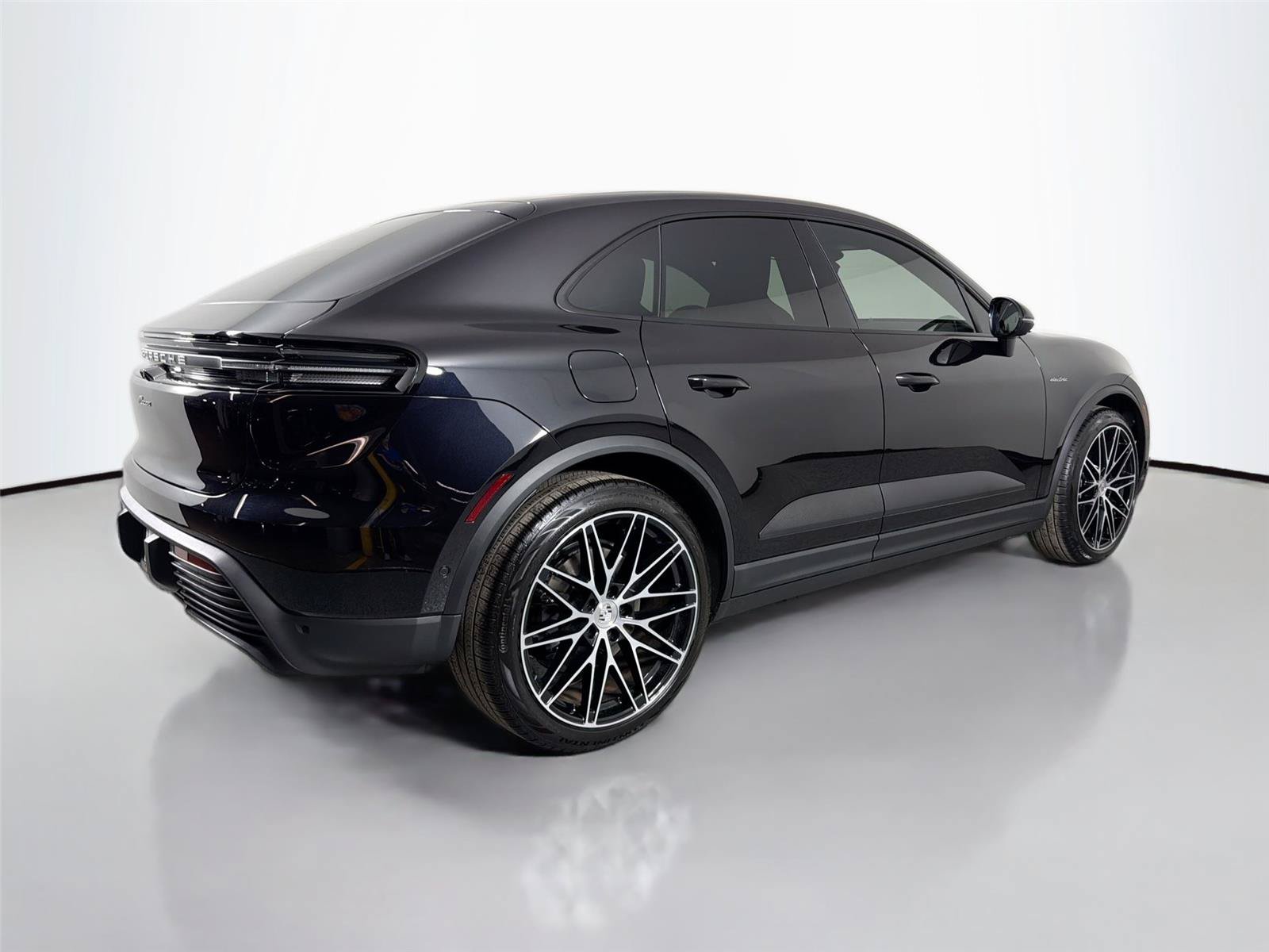 Certified 2026 Porsche Macan 4 Electric RWD image 7