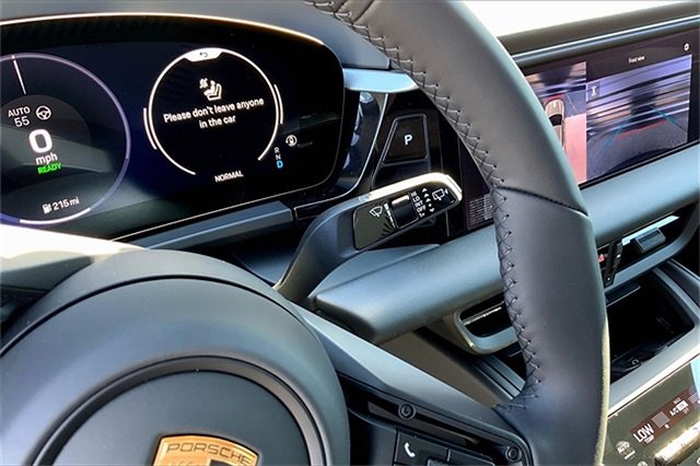 Used 2025 Porsche Macan 4 Electric image 37