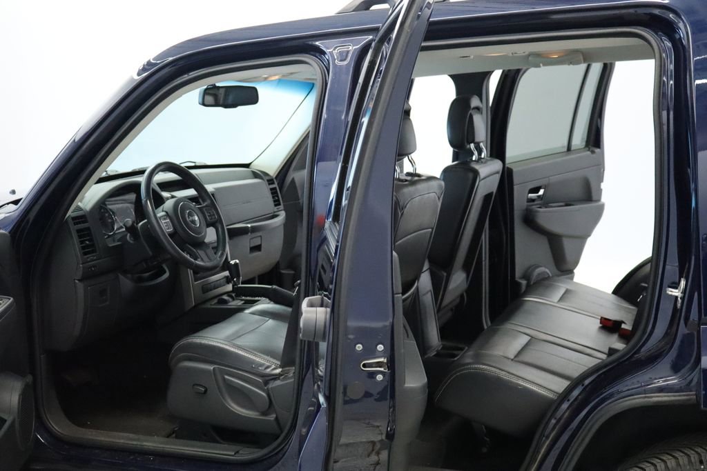 Used 2012 Jeep Liberty Sport AWD/4WD image 15
