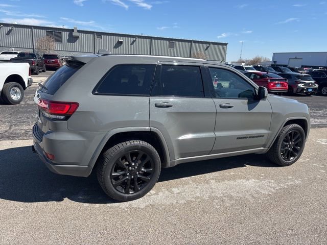 Used 2019 Jeep Grand Cherokee Altitude image 2