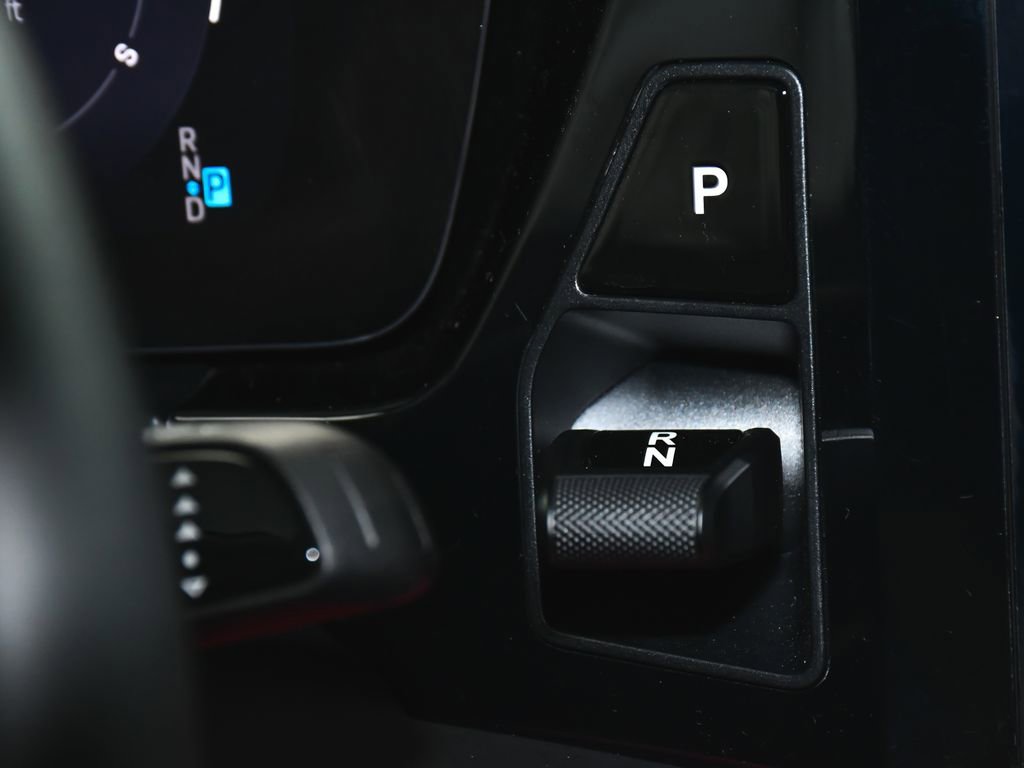 Used 2025 Porsche Macan 4 Electric AWD/4WD image 30