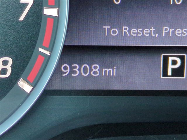 Used 2024 Nissan Titan SV w/ SV Convenience Package image 26