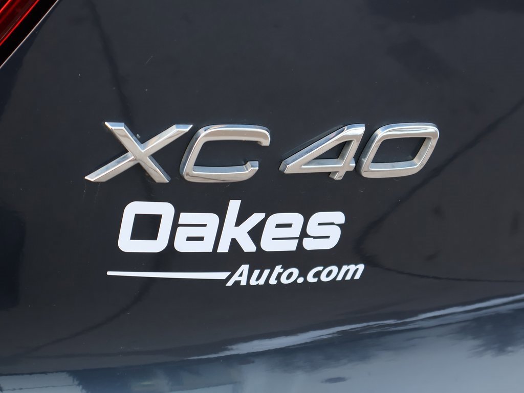 Used 2022 Volvo XC40 T5 Momentum image 19
