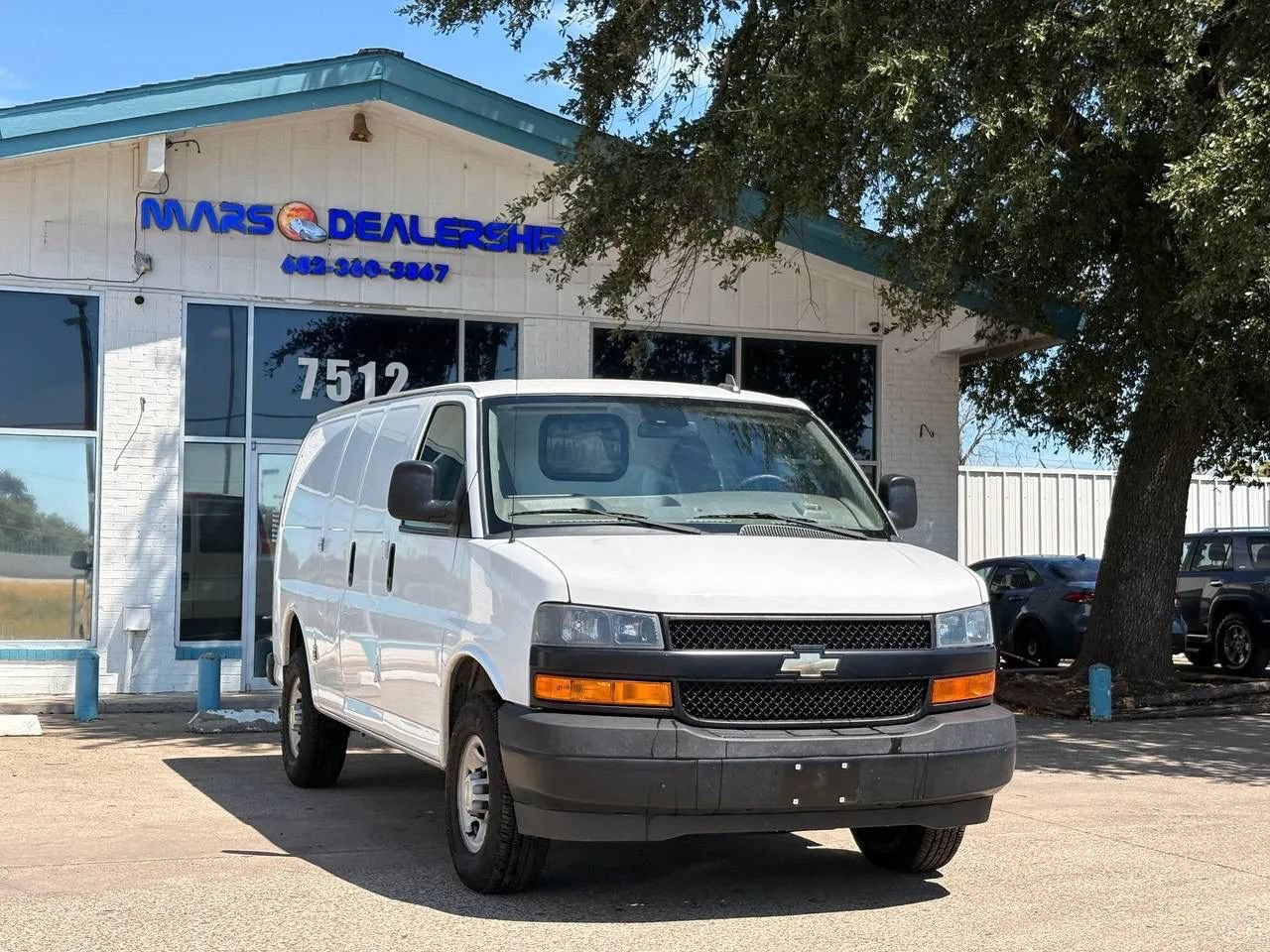 Used 2021 Chevrolet Express 2500 RWD image 1