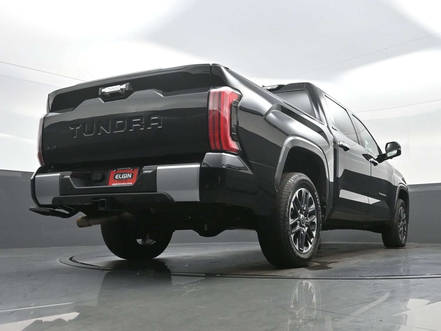 Used 2023 Toyota Tundra Limited AWD/4WD image 30