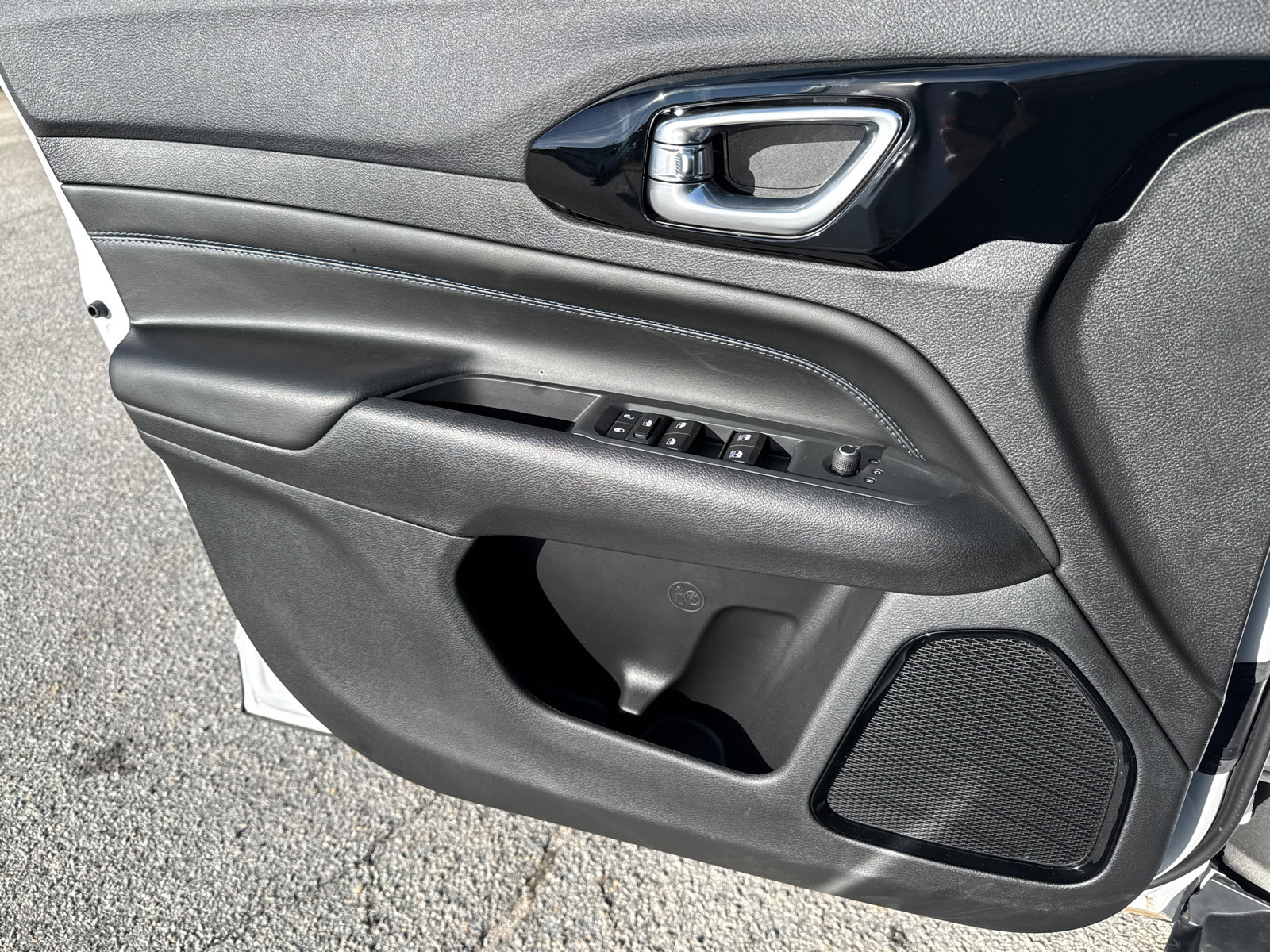 New 2025 Jeep Compass Latitude w/ Altitude Special Edition image 11