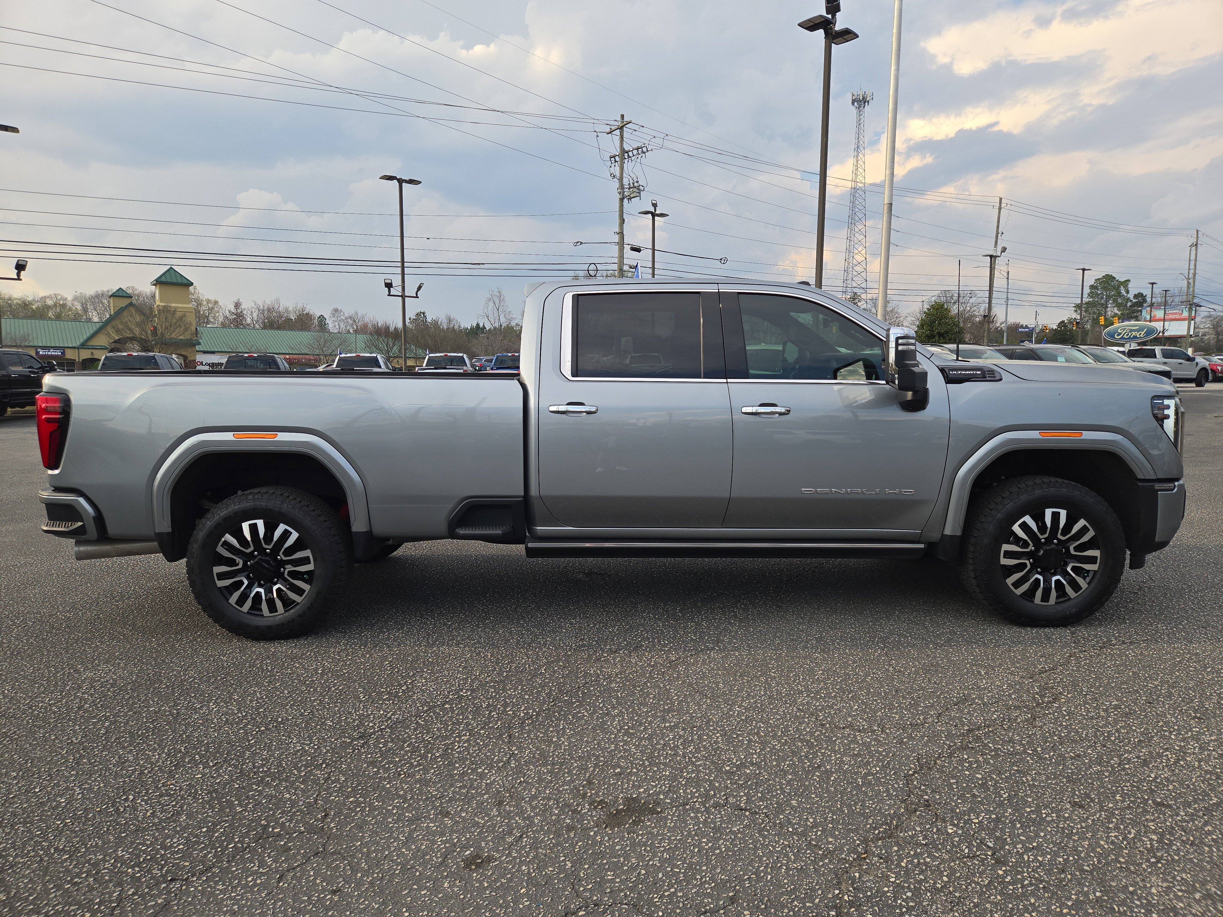 Used 2026 GMC Sierra 3500 Denali Ultimate image 6