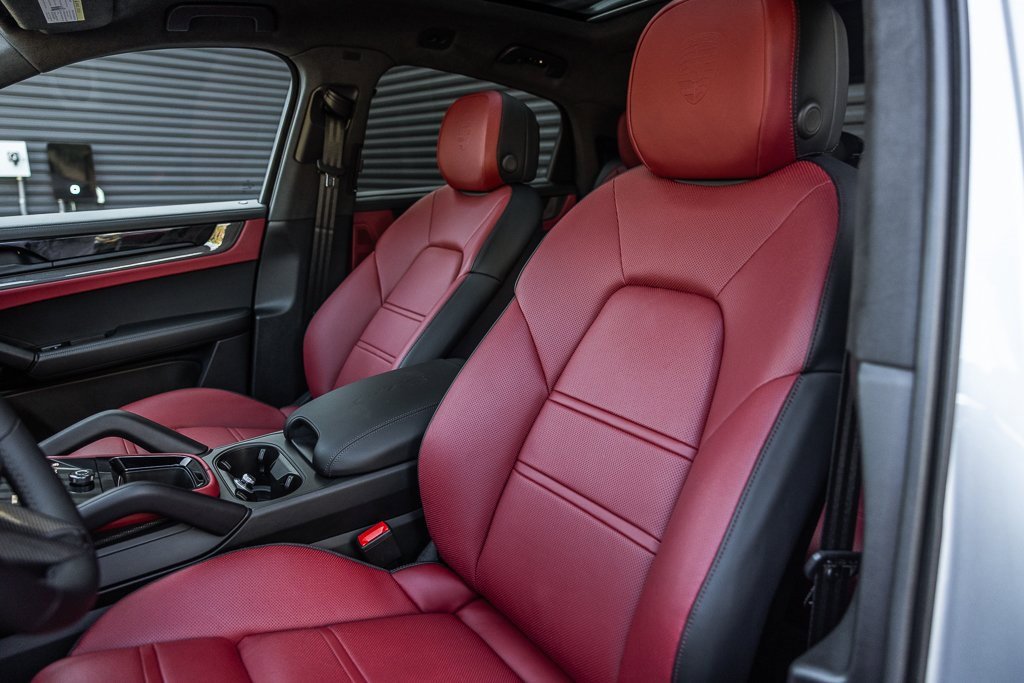 Certified 2025 Porsche Cayenne GTS image 5