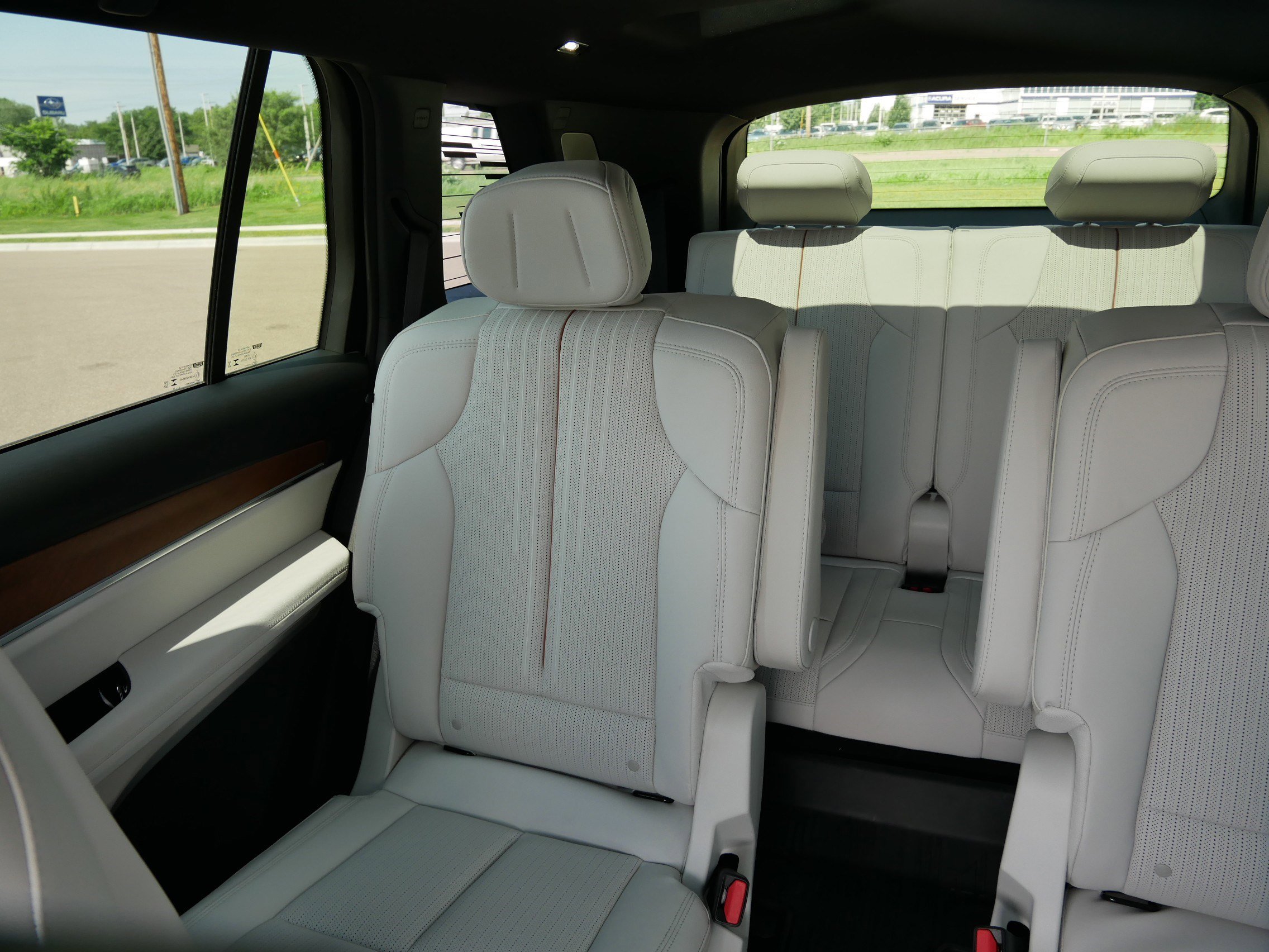 New 2026 Cadillac Vistiq Luxury w/ LPO, Floor Liner Package image 12