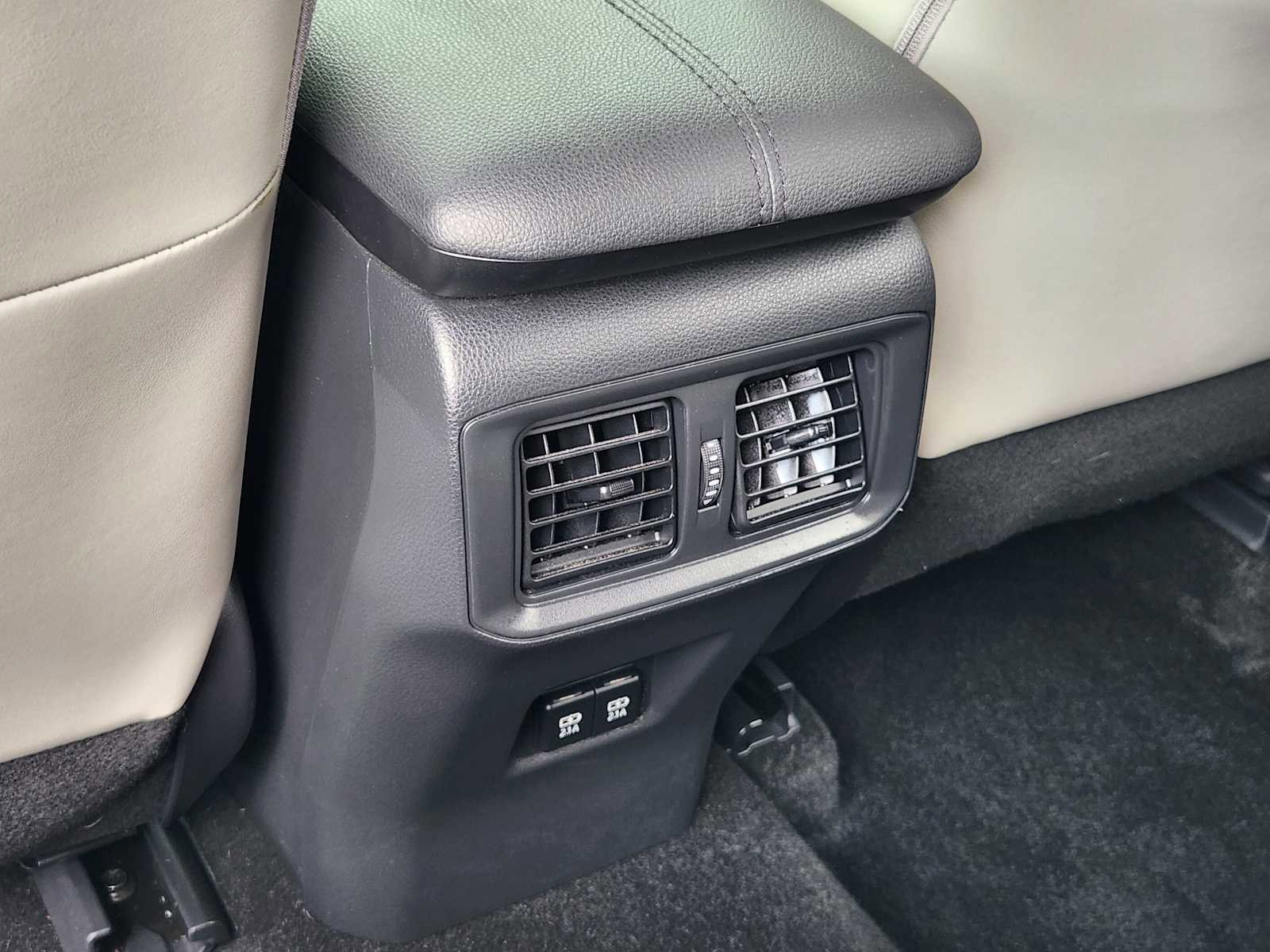 Used 2019 Toyota RAV4 Limited image 30