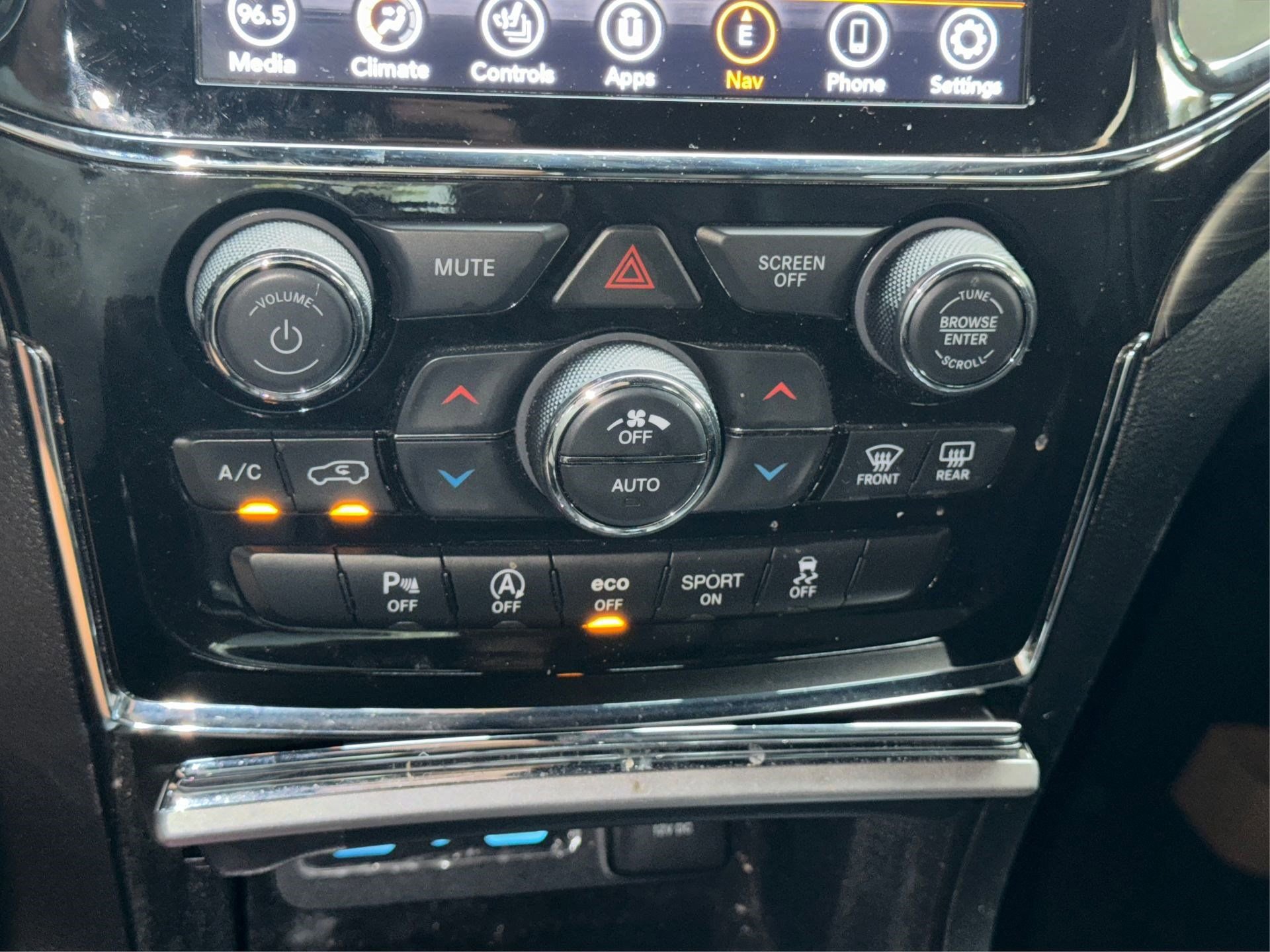 Used 2021 Jeep Grand Cherokee Laredo X image 32