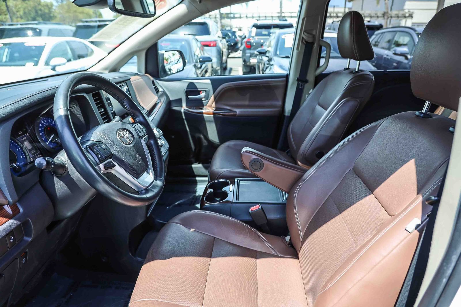 Certified 2020 Toyota Sienna Limited w/ Preferred Accessory Package FWD image 18