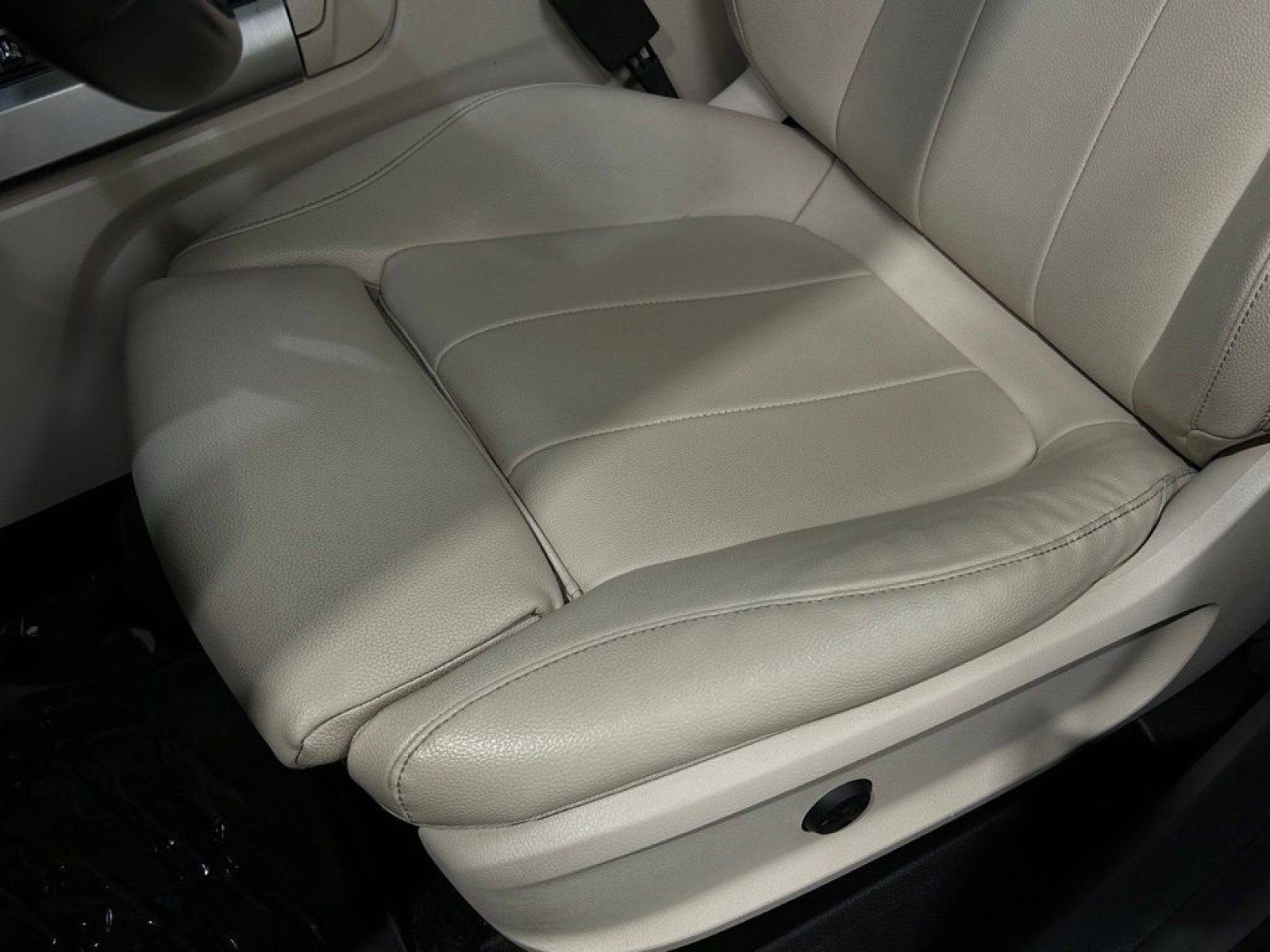 Used 2022 Mercedes-Benz GLB 250 4MATIC image 16
