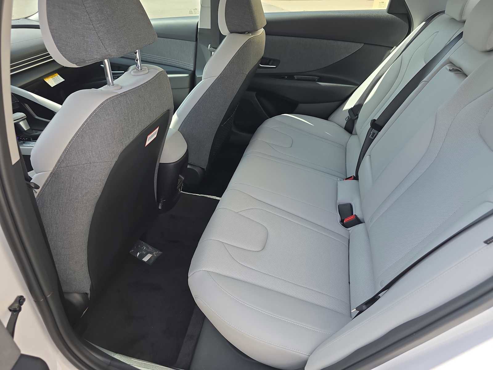 New 2025 Hyundai Elantra Limited image 23