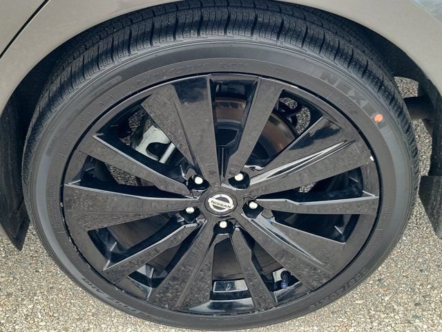 Certified 2022 Nissan Altima 2.5 SR w/ Midnight Edition Package FWD image 9