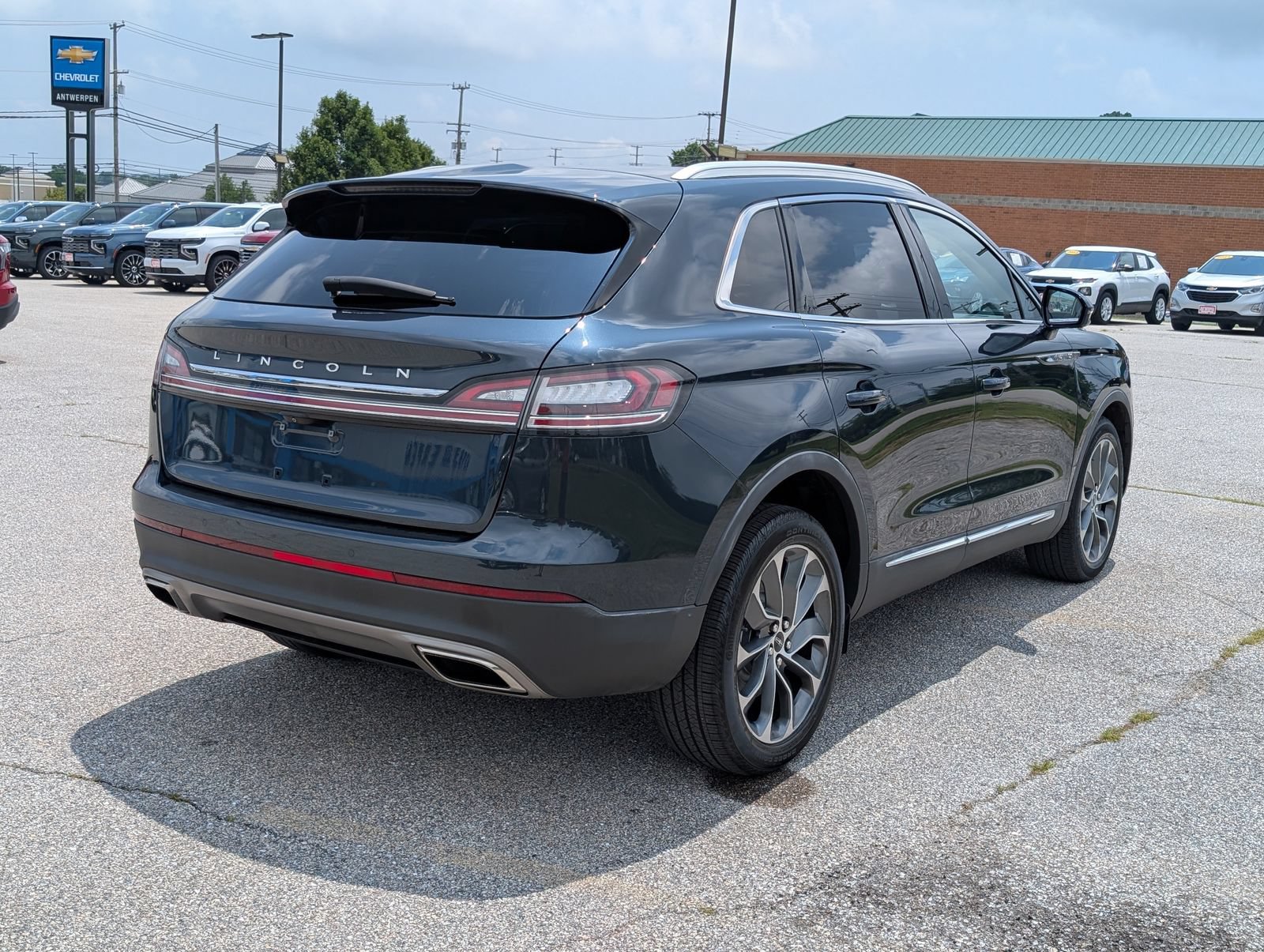 Used 2022 Lincoln Nautilus Reserve AWD/4WD image 3