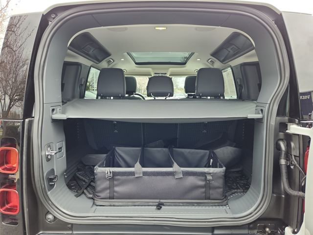 Used 2024 Land Rover Defender 110 X-Dynamic SE AWD/4WD image 13