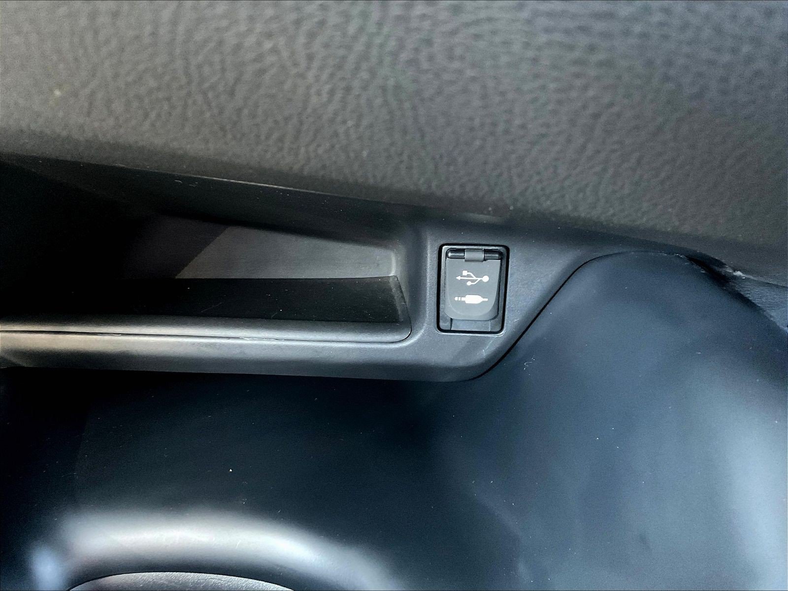 Used 2018 Toyota C-HR XLE FWD image 15