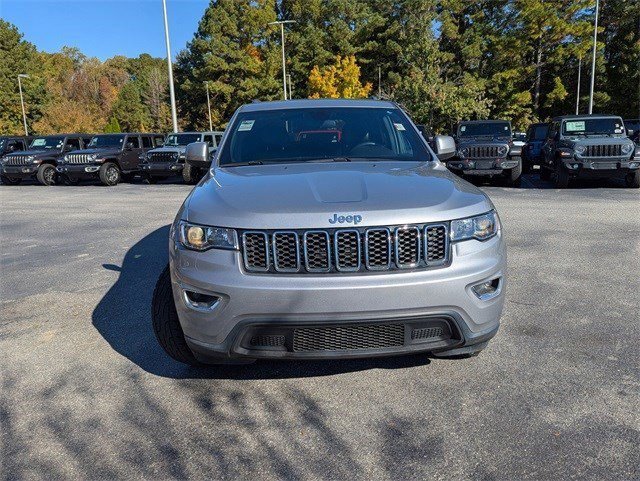 Used 2021 Jeep Grand Cherokee Laredo X image 2