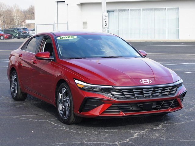 Used 2025 Hyundai Elantra SEL image 23