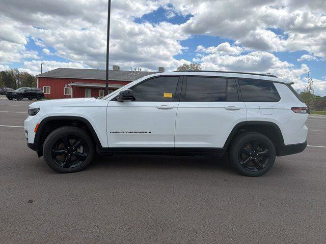 Certified 2024 Jeep Grand Cherokee L Limited w/ Black Appearance Package AWD/4WD image 2