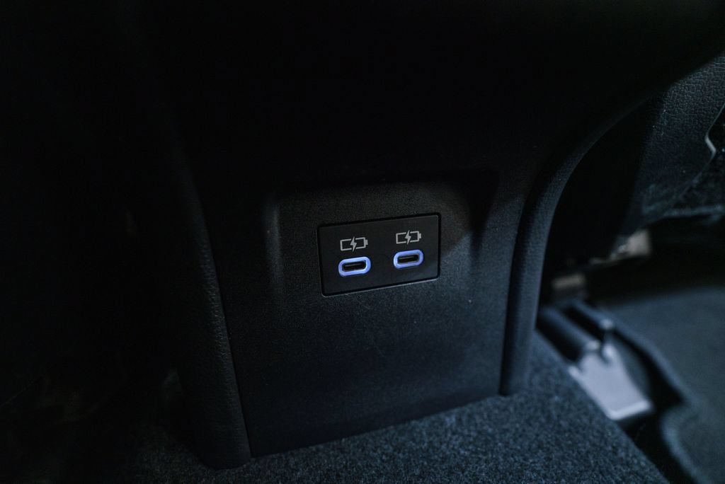 Used 2025 Toyota Prius XLE FWD image 36