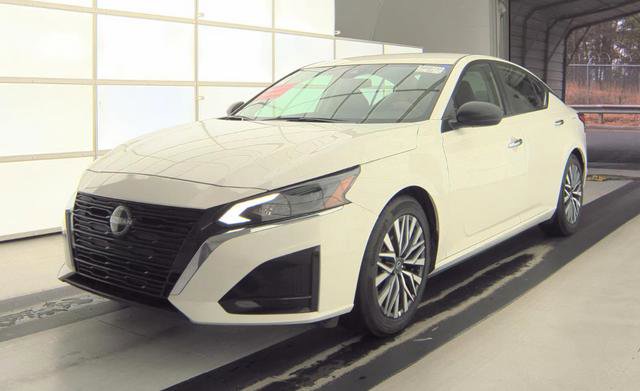 Used 2025 Nissan Altima 2.5 SV video 2