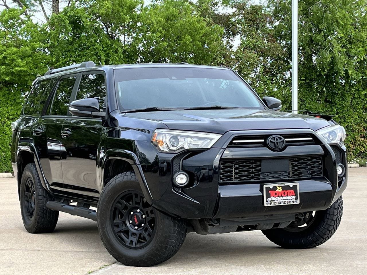 Used 2023 Toyota 4Runner SR5 Premium w/ Moonroof Package RWD image 2
