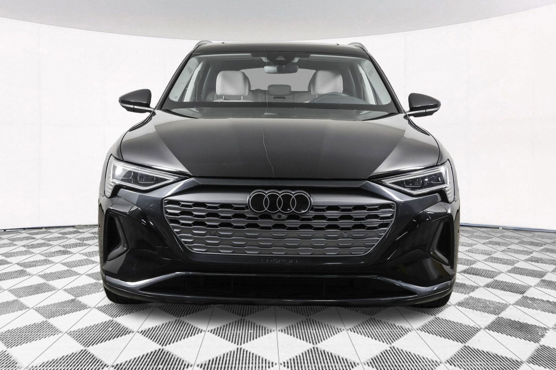 Used 2024 Audi Q8 e-tron Premium Plus w/ Premium Plus Package image 10