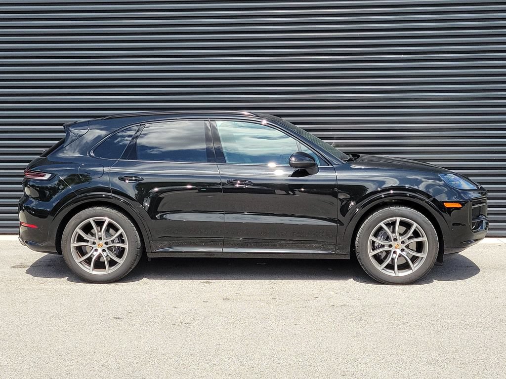 Certified 2025 Porsche Cayenne AWD/4WD image 8