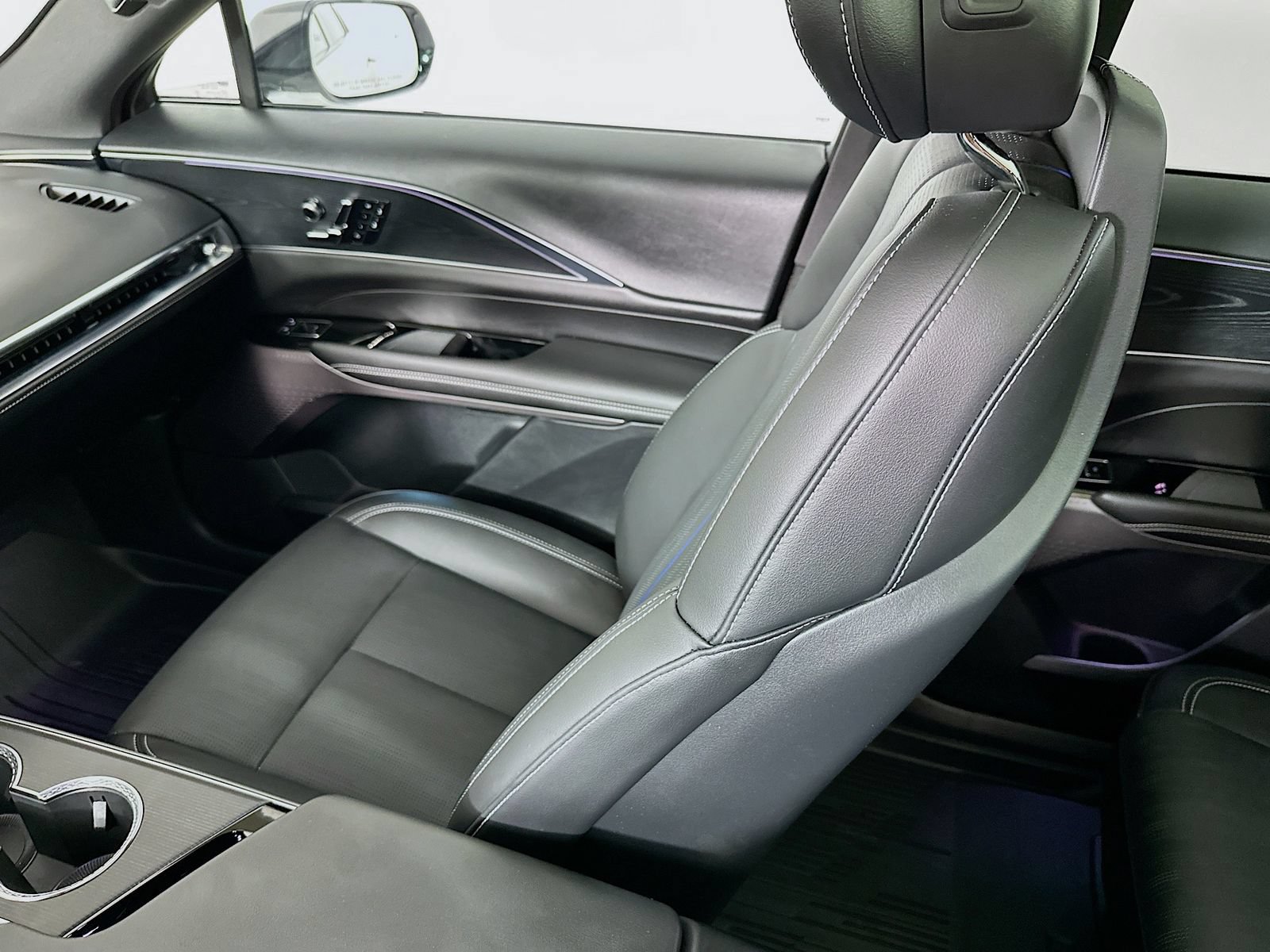 Used 2025 Cadillac Lyriq Sport w/ LPO, Floor Liner Package AWD/4WD image 24