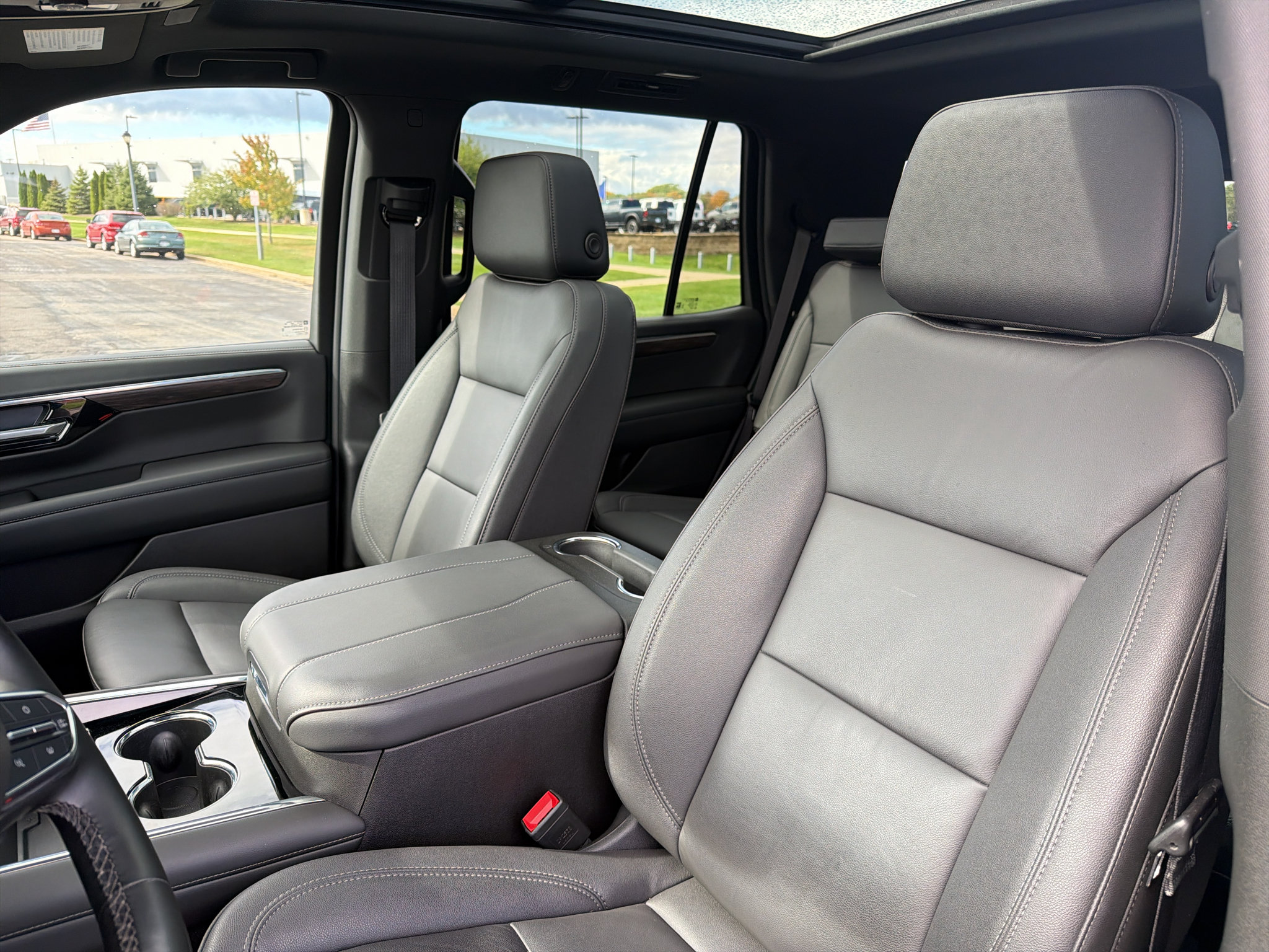 Used 2025 Chevrolet Tahoe Z71 w/ Comfort Package AWD/4WD image 18