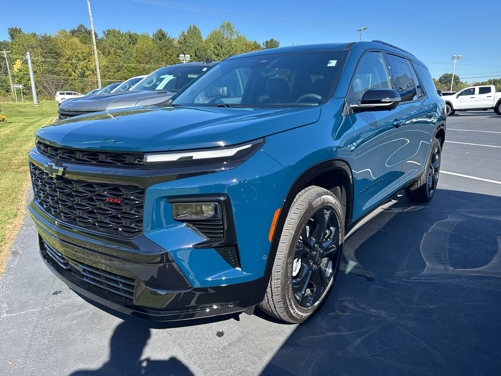 New 2027 Chevrolet Traverse RS w/ LPO, Floor Liner Package FWD image 3
