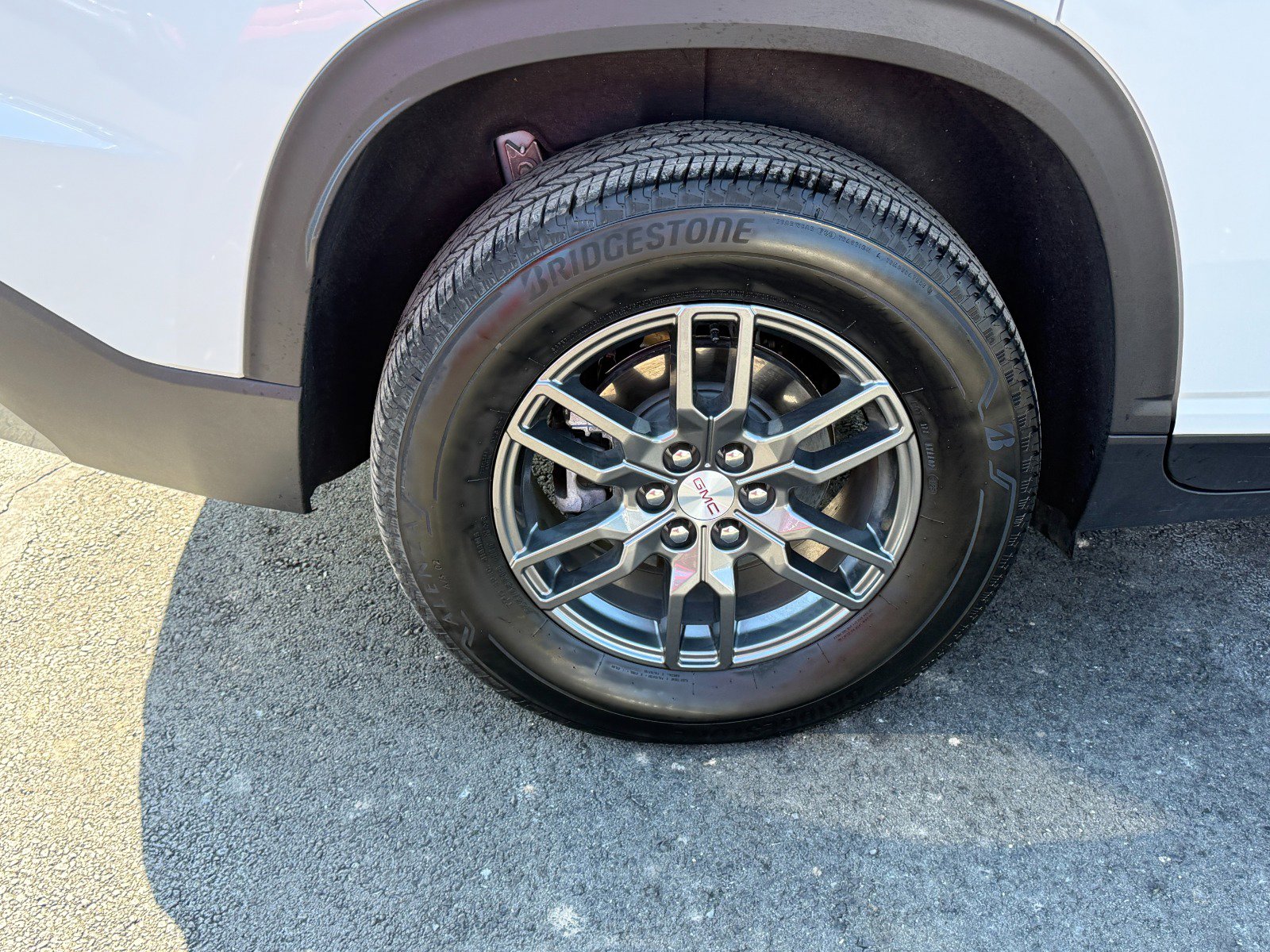 Used 2025 GMC Acadia Elevation image 11