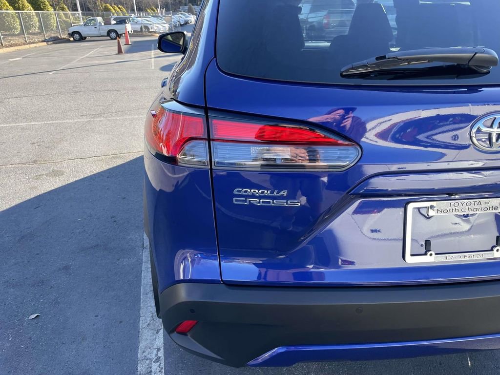 Used 2023 Toyota Corolla Cross XLE w/ Convenience Package image 20