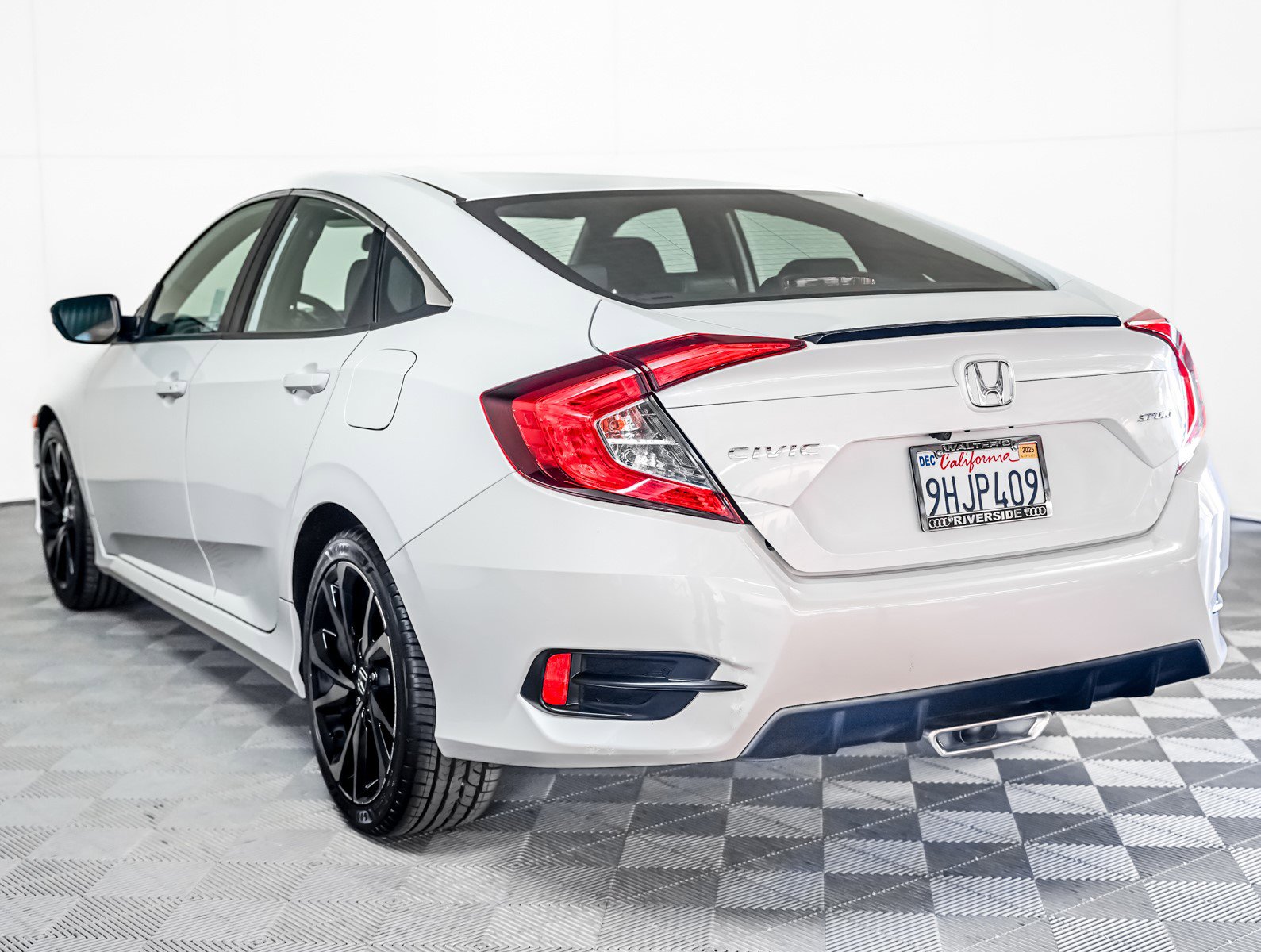 Used 2020 Honda Civic Sport image 2