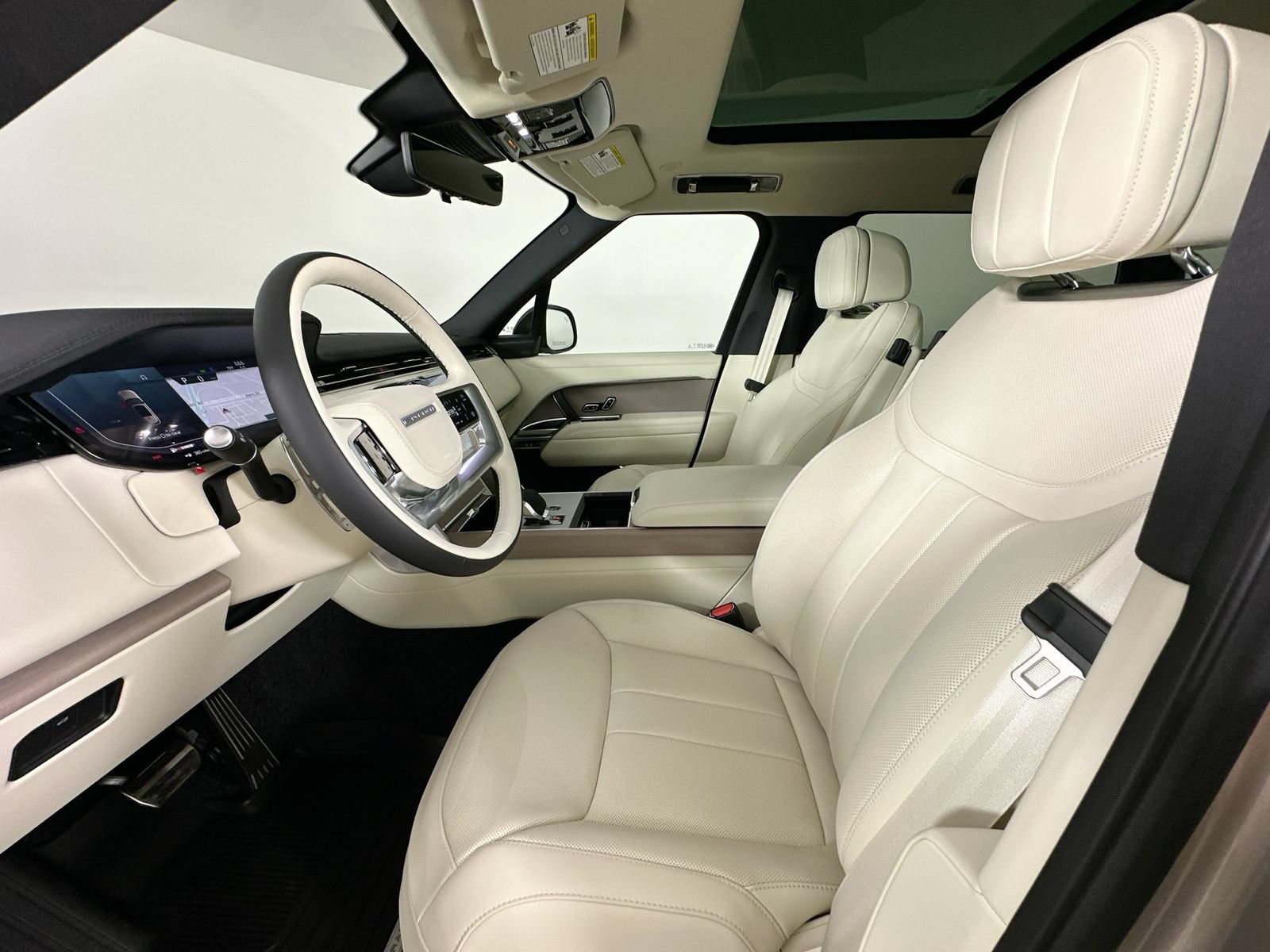 New 2026 Land Rover Range Rover Long Wheelbase SE AWD/4WD image 32