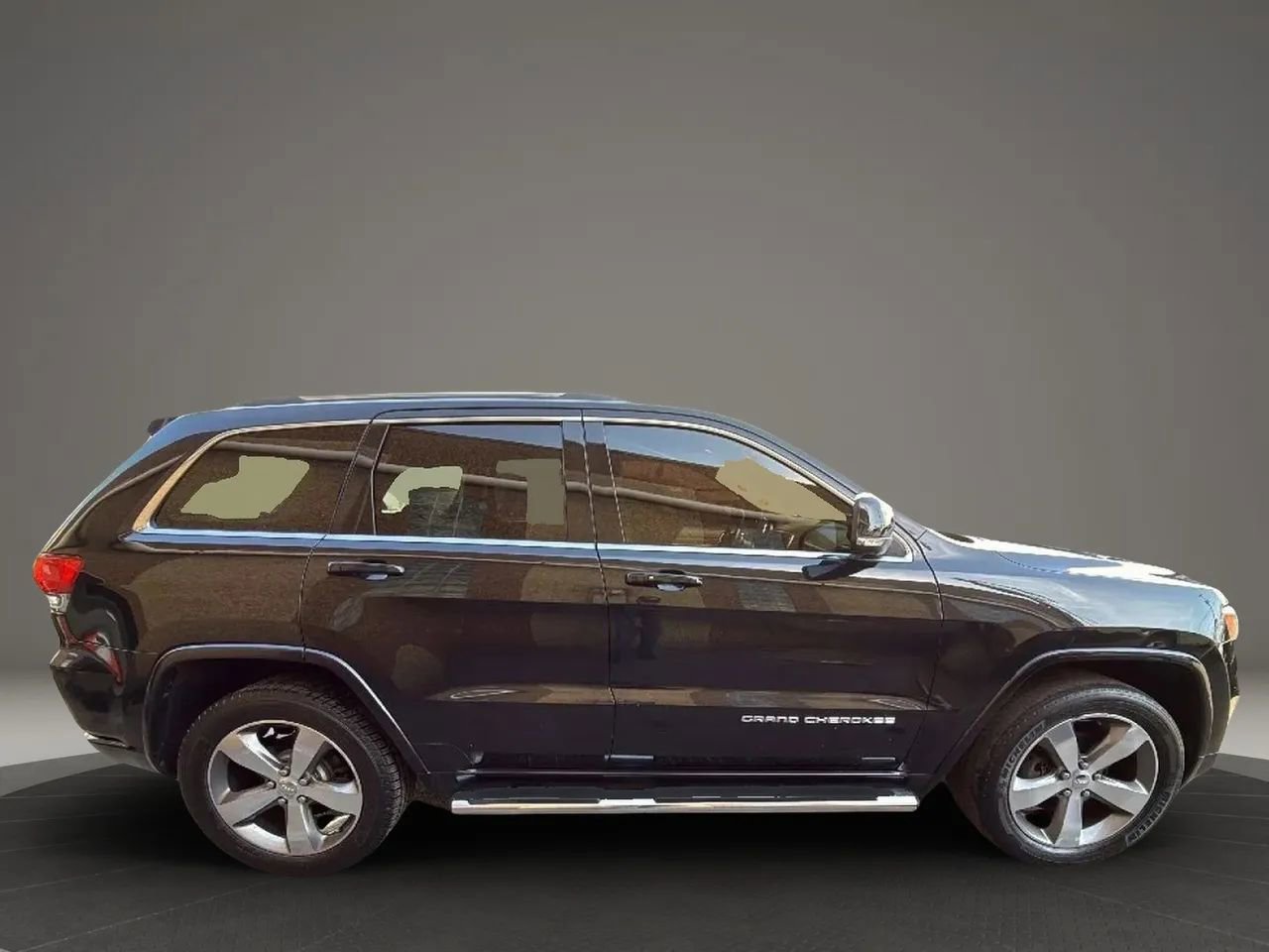 Used 2015 Jeep Grand Cherokee Overland w/ Advanced Technology Group AWD/4WD image 4