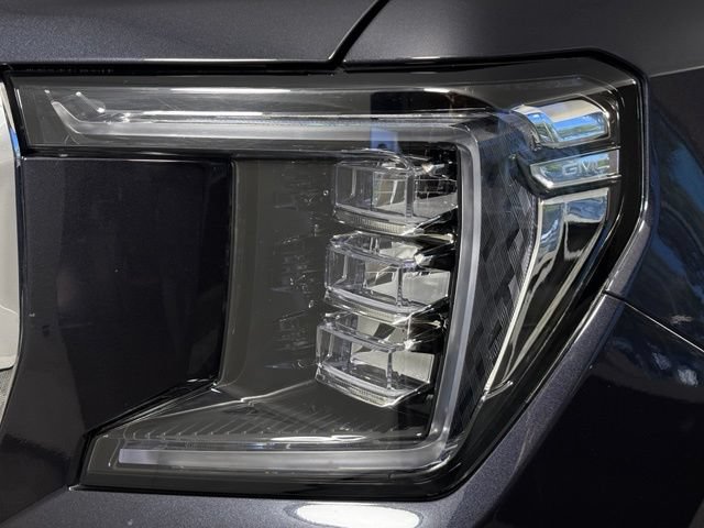 Used 2024 GMC Yukon SLT w/ SLT Luxury Package AWD/4WD image 13