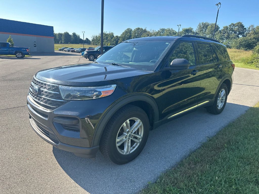 Used 2020 Ford Explorer XLT w/ Comfort Package AWD/4WD image 2