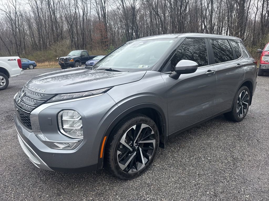 Used 2024 Mitsubishi Outlander SE image 4