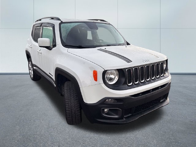 Used 2017 Jeep Renegade Latitude w/ Popular Equipment Group AWD/4WD image 5