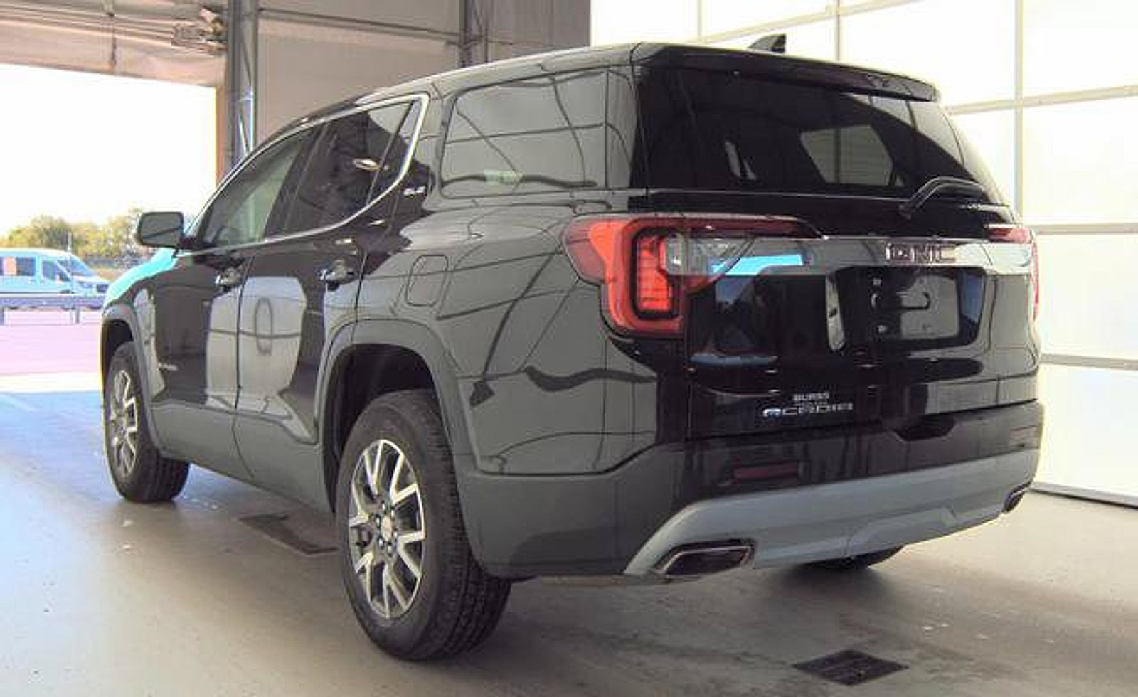 Used 2023 GMC Acadia SLE FWD image 5