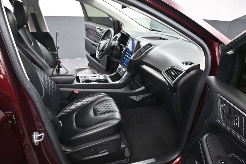 Certified 2023 Ford Edge Titanium AWD/4WD image 5