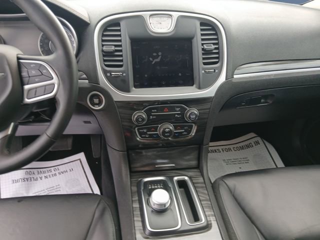 Used 2022 Chrysler 300 Touring L image 11